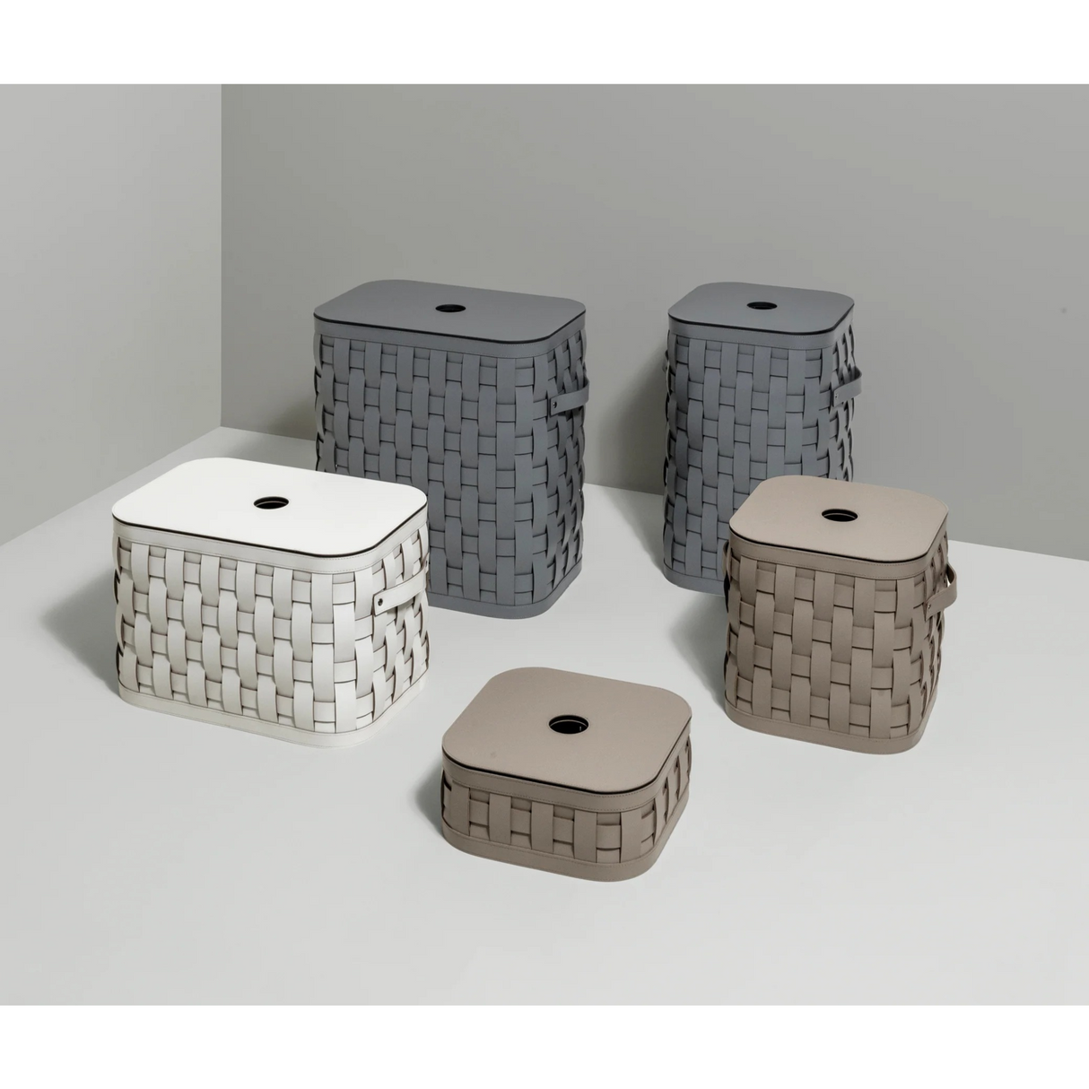 Flat Lidded Square Leather Basket S | Pinetti Demetra | OROA.com
