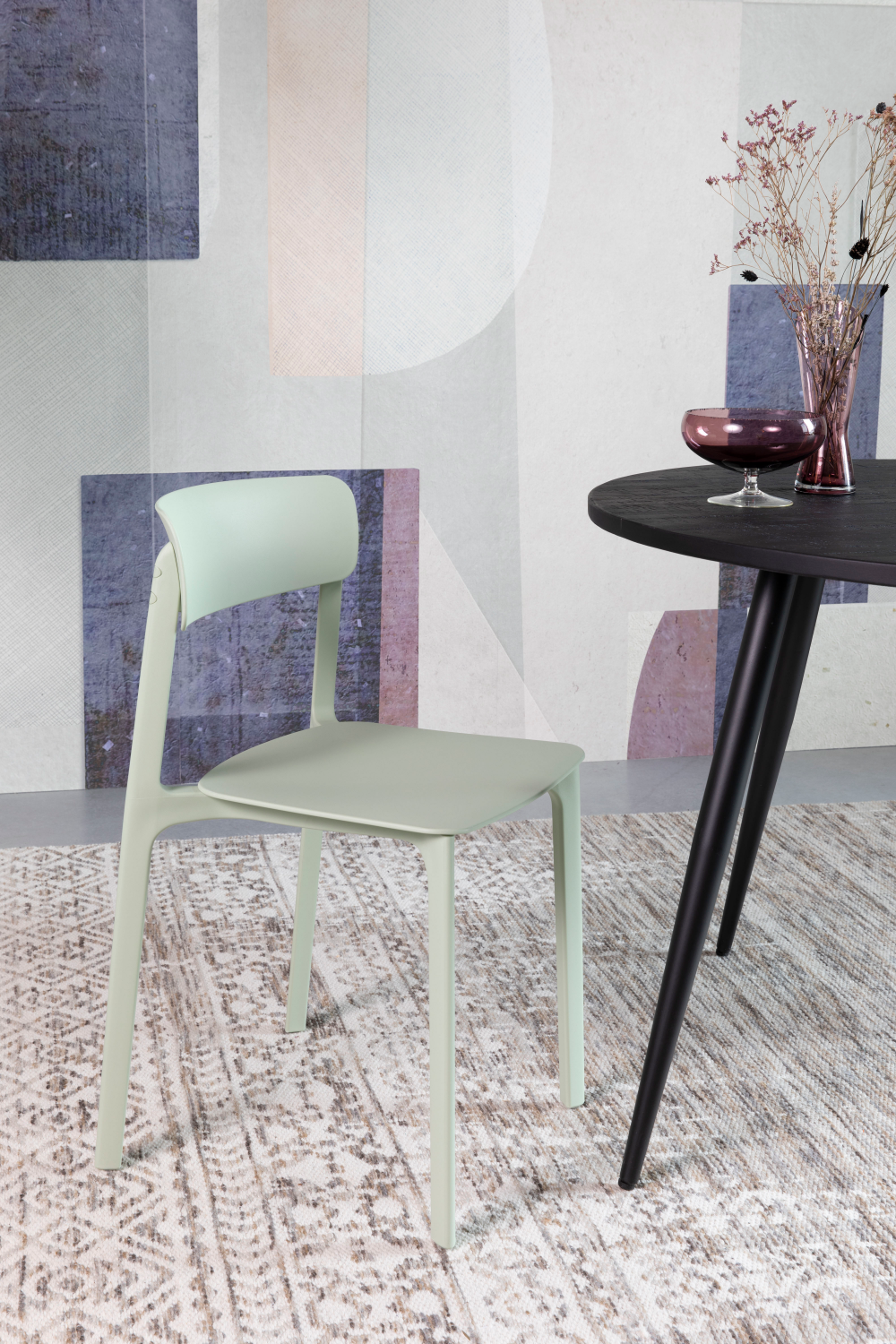 Fiberglass Modern Dining Chairs (4) | DF Clive | Oroa.com