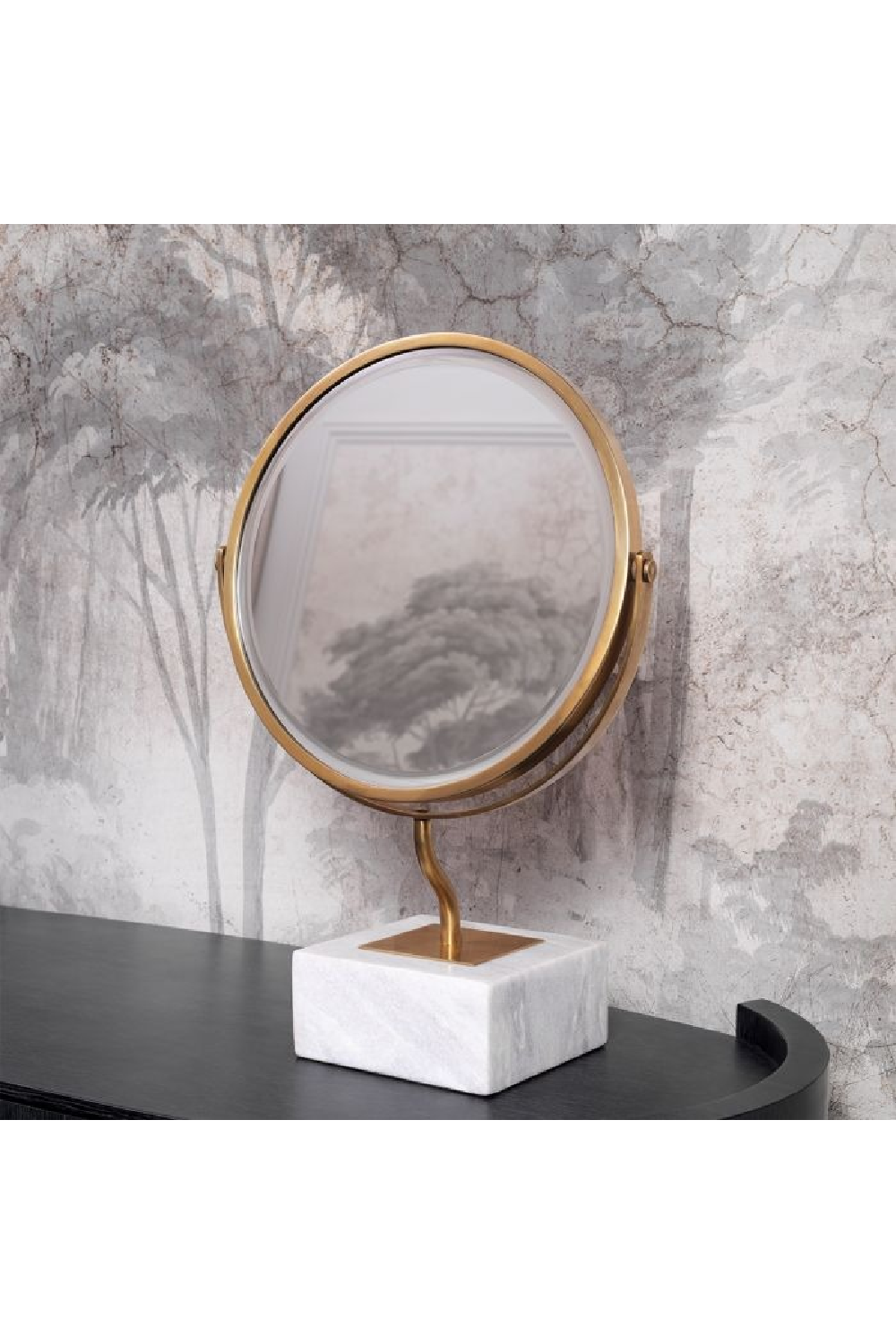 Vintage Brass Round Table Mirror | Eichholtz Jovanni | Oroa.com