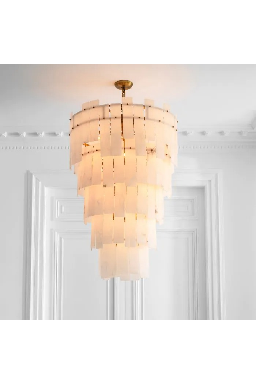 Tiered Alabaster Chandelier XL | Eichholtz Greyson | Oroa.com