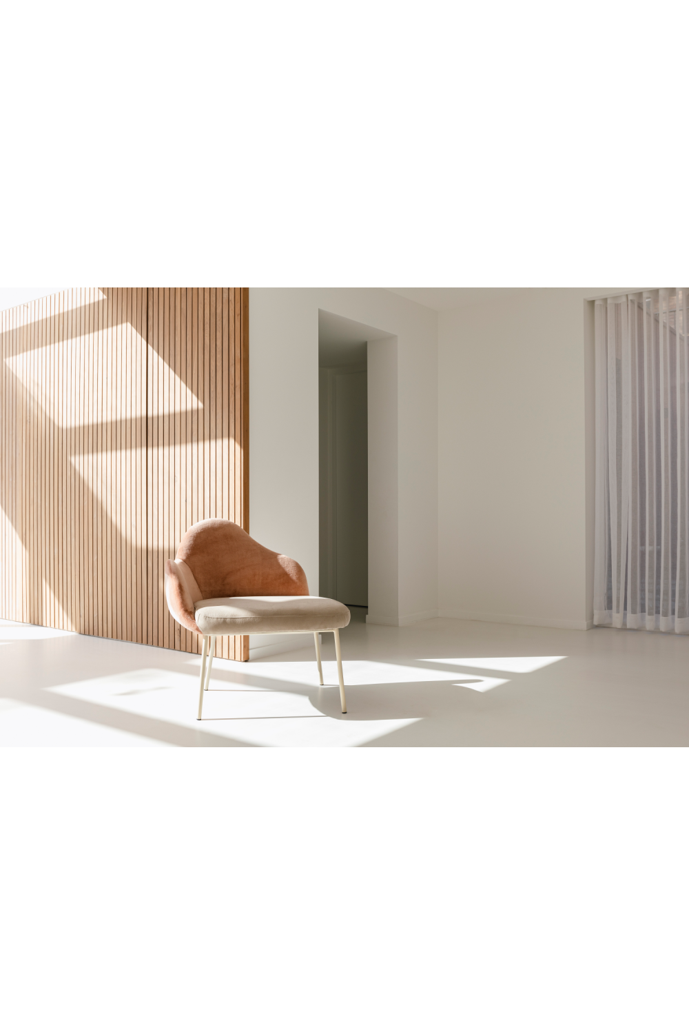 Pink Modern Lounge Chair | Oroa.com
