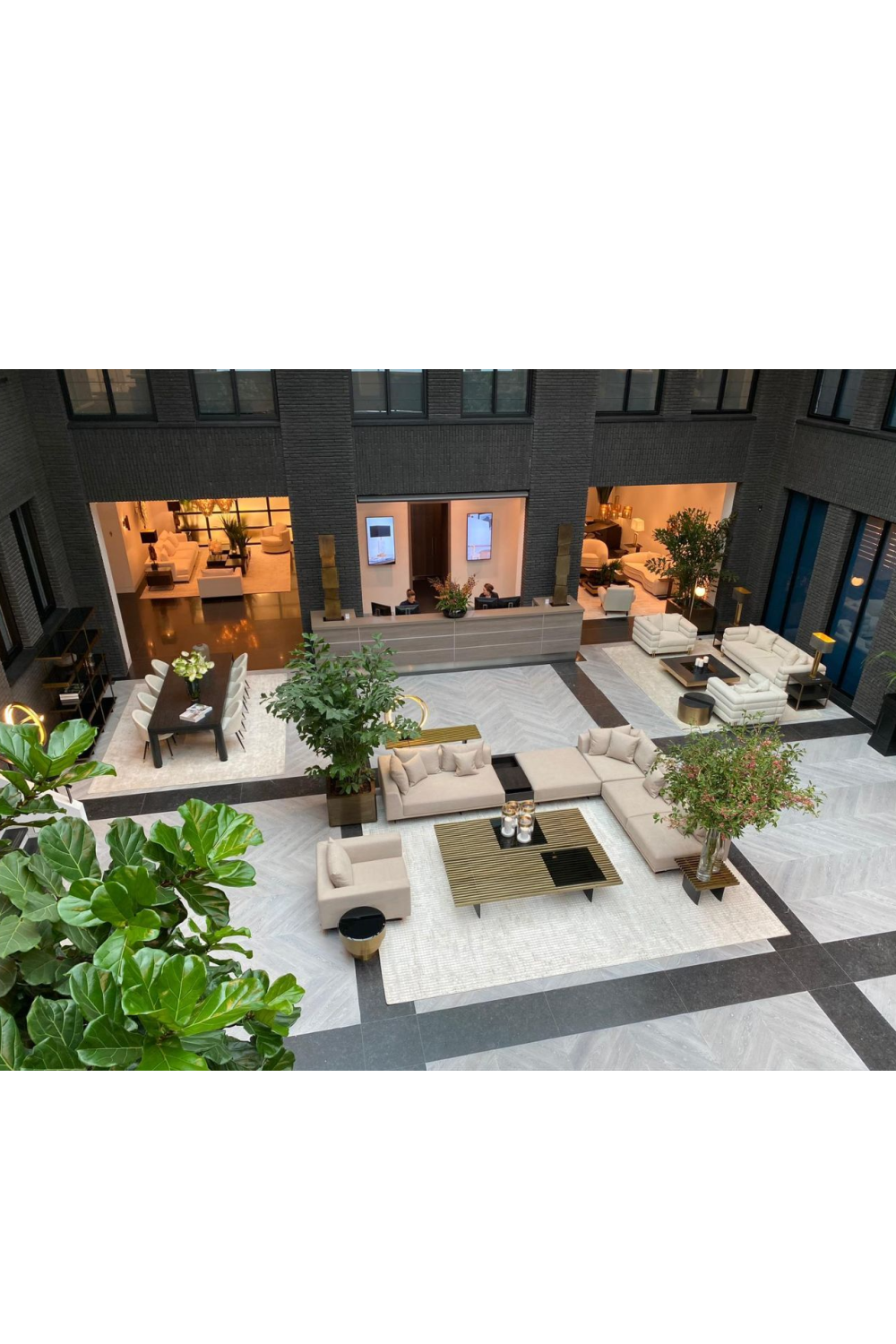 Modern Art Deco Sofa | Eichholtz York | Oroa.com