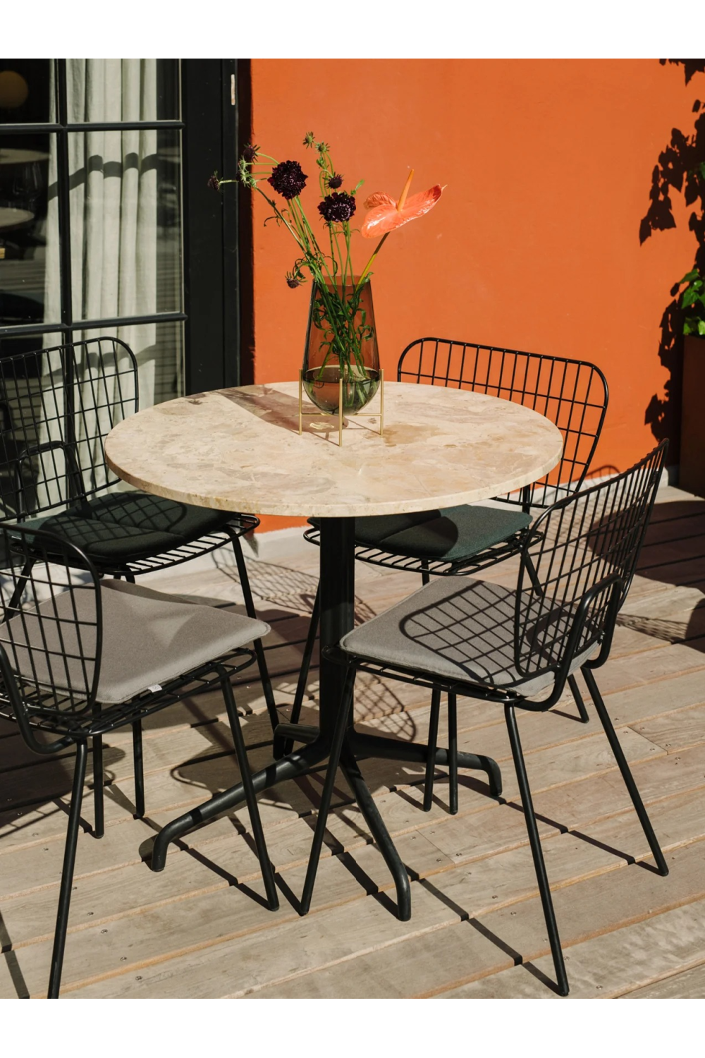 Round-Base Dining Table | Audo Copenhagen Harbour Column | Oroa.com