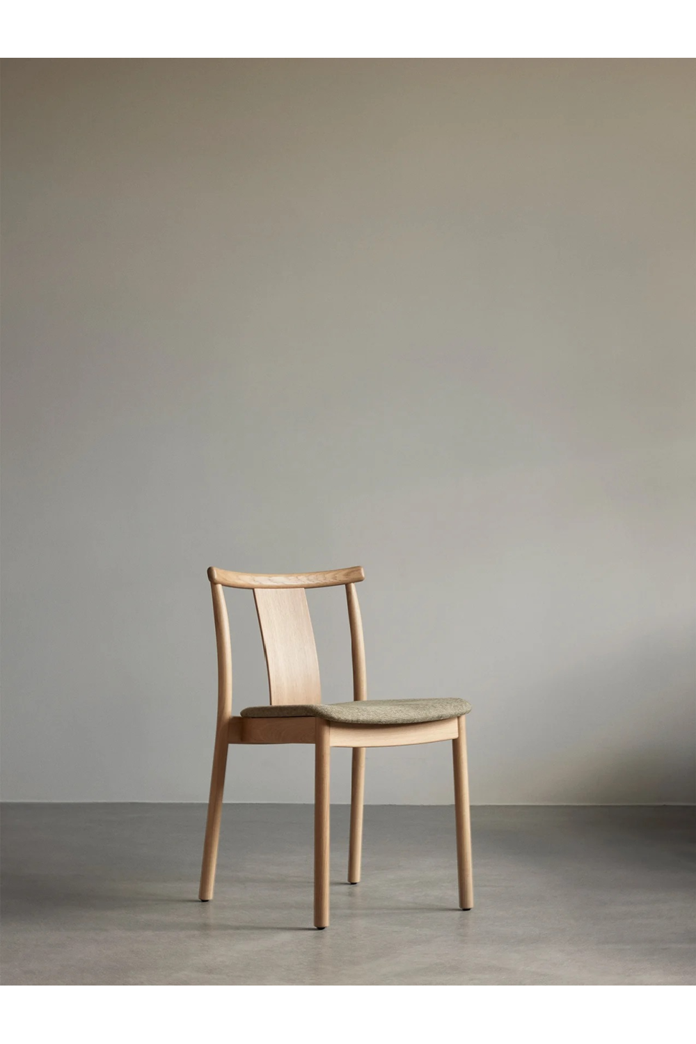 Upholstered Seat Oak Dining Chair | Audo Copenhagen Merkur | Oroa.com