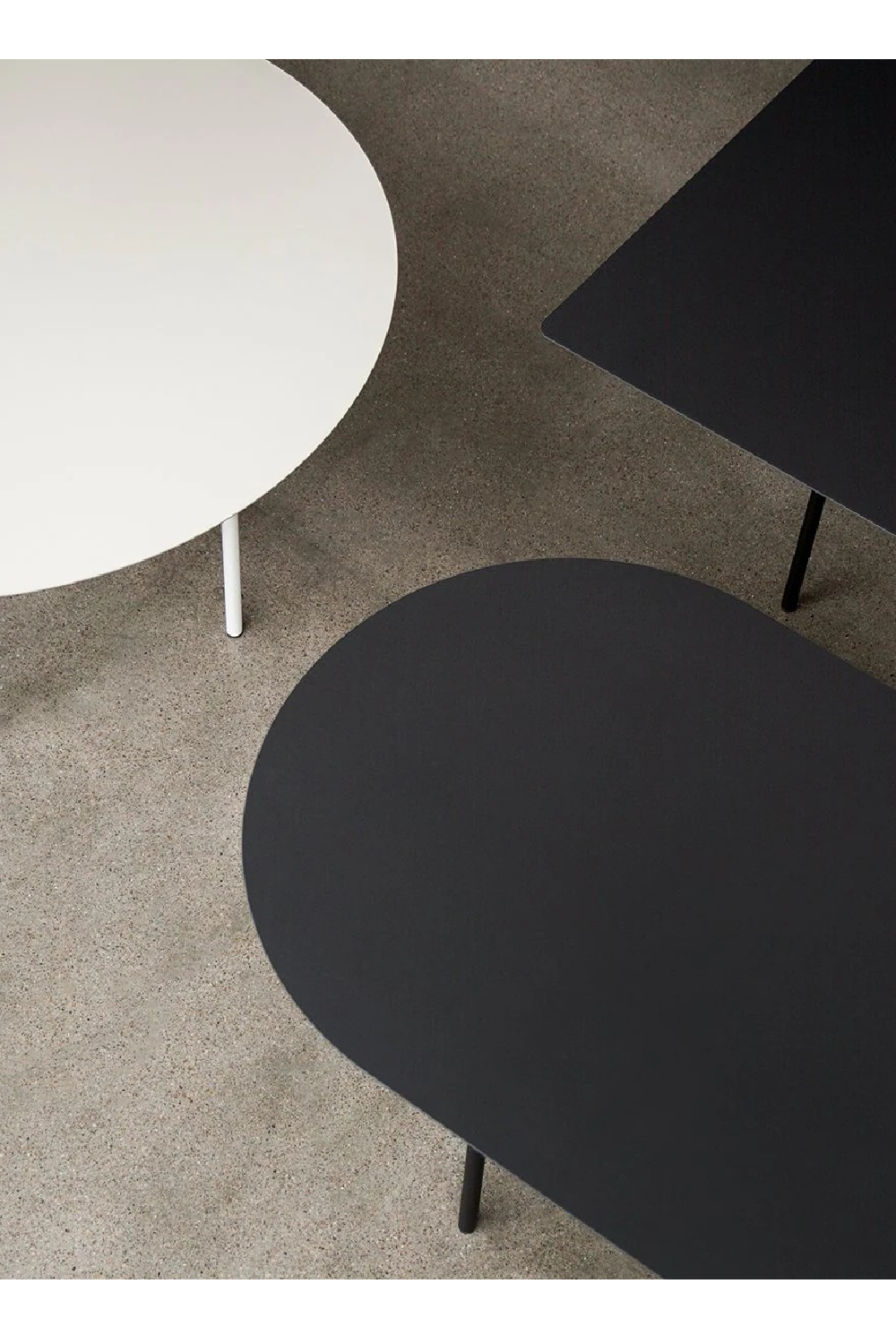Oval Minimalist Dining Table | Audo Copenhagen Snaregade | Oroa.com
