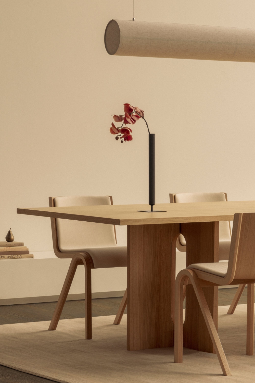 Intersecting-Base Oak Dining Table | Audo Copenhagen Androgyne | Oroa.com