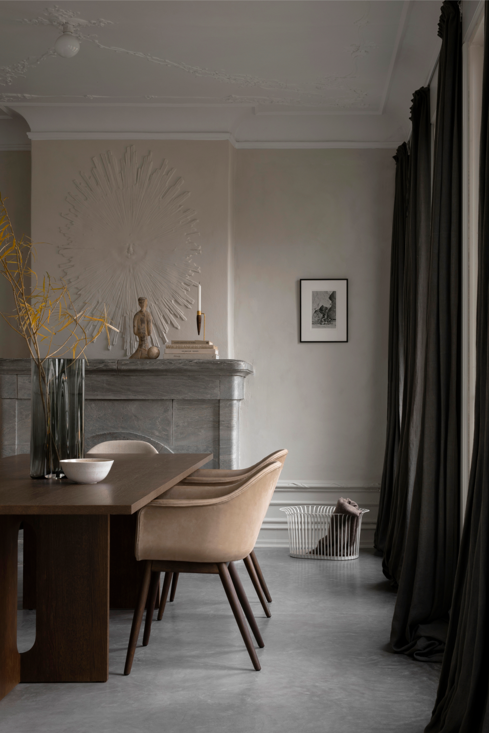 Intersecting-Base Oak Dining Table | Audo Copenhagen Androgyne | Oroa.com