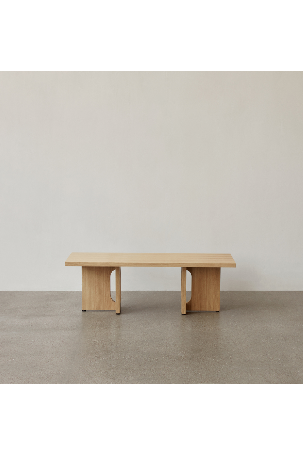 Intersecting-Base Lounge Table | Audo Copenhagen Androgyne | Oroa.com