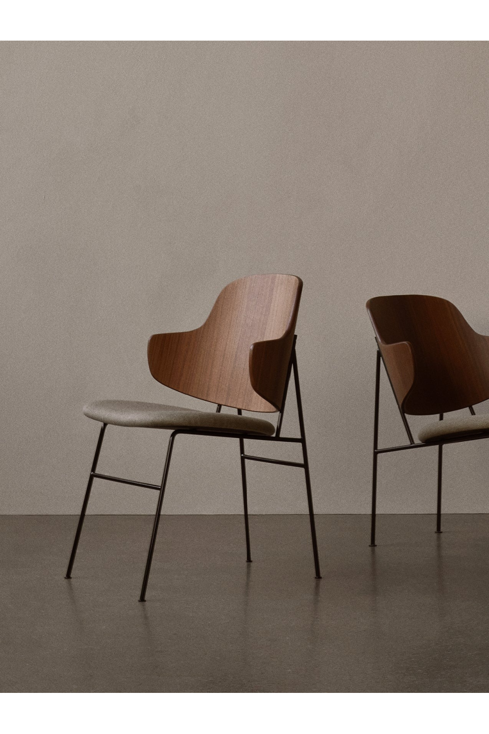 Upholstered Lounge Chair | Audo Copenhagen The Penguin | Oroa.com