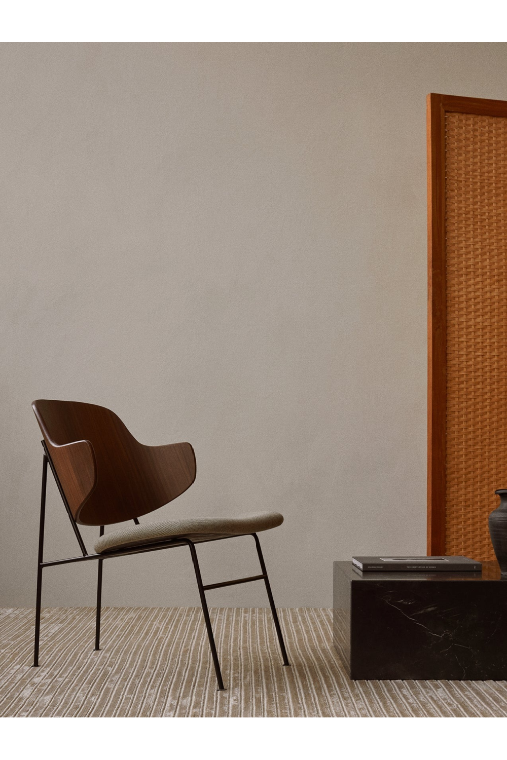 Upholstered Lounge Chair | Audo Copenhagen The Penguin | Oroa.com
