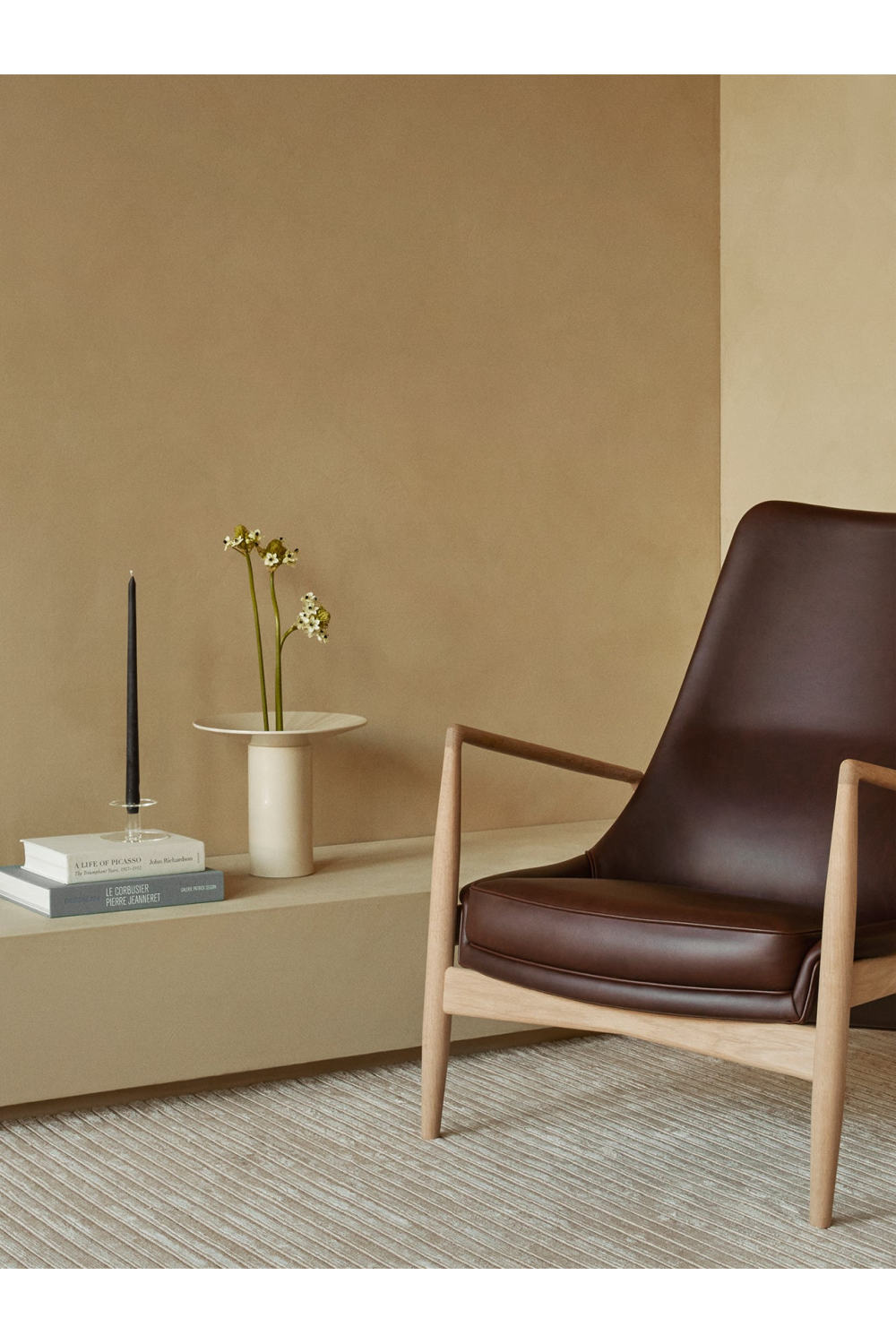 High-Back Upholstered Lounge Chair | Oroa.com