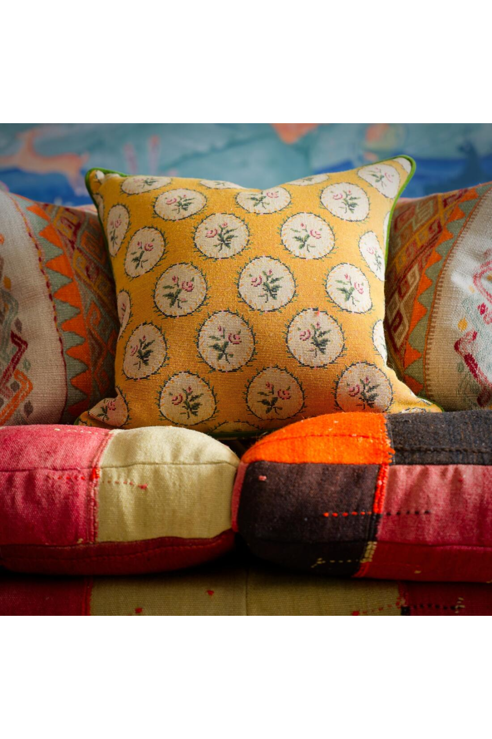 Floral Medallion Woven Cushion | Oroa.com