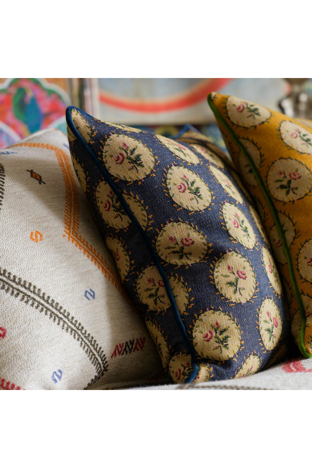Floral Medallion Woven Cushion | Oroa.com