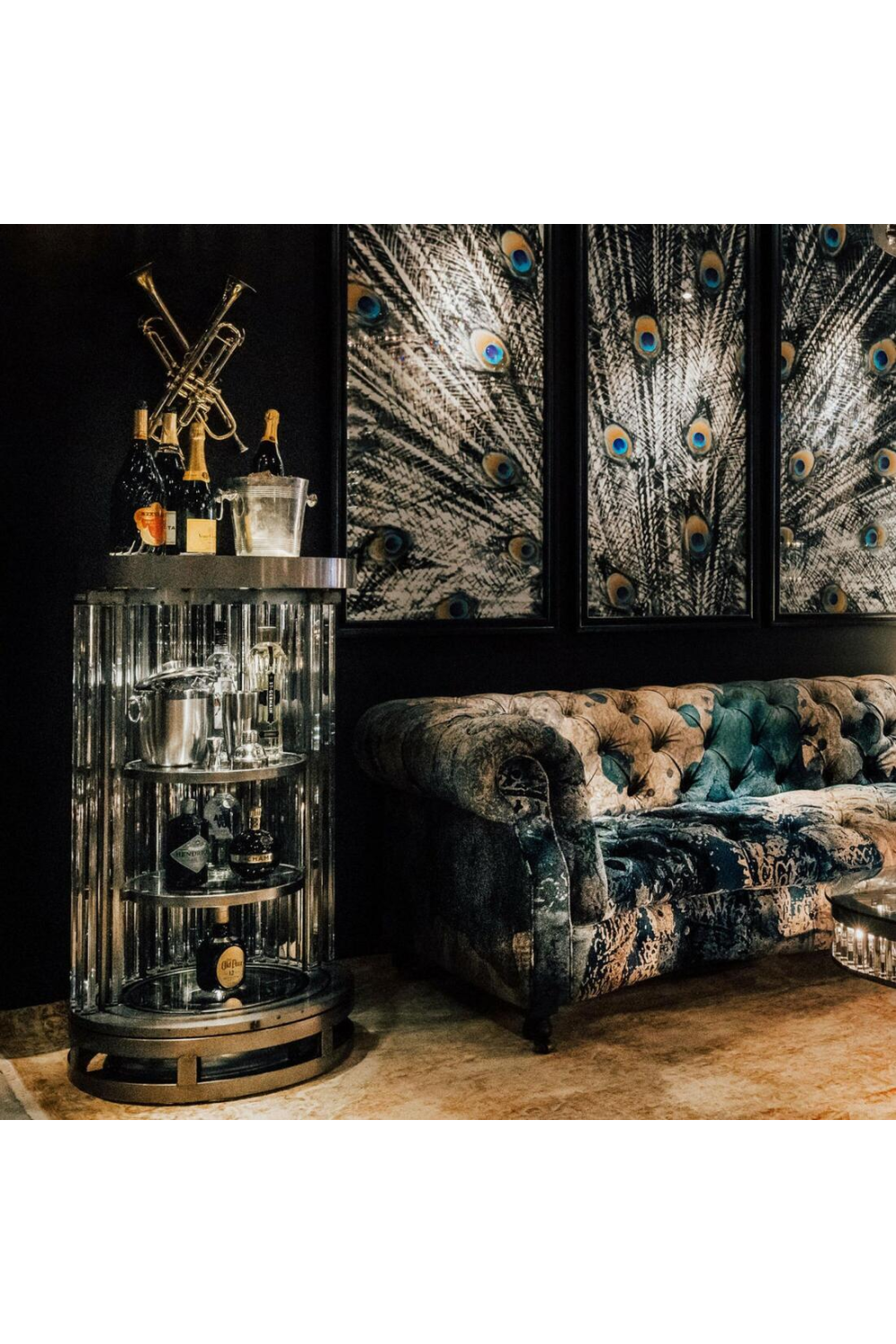 Cylindrical Glass Wine Cabinet | Oroa.com