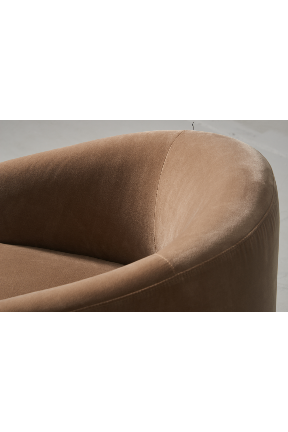 Velvet Tub Dining Chair | Andrew Martin Alto | Oroa.com