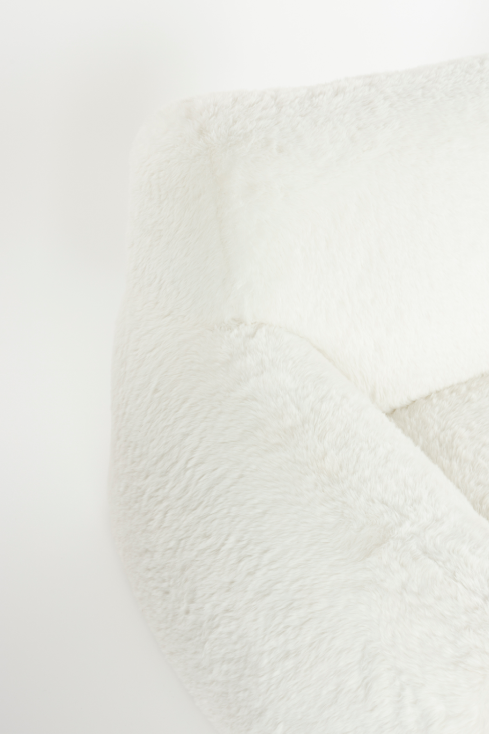 White Chunky Lounge Chair | Bold Monkey Cuddle the Yeti | OROA.com
