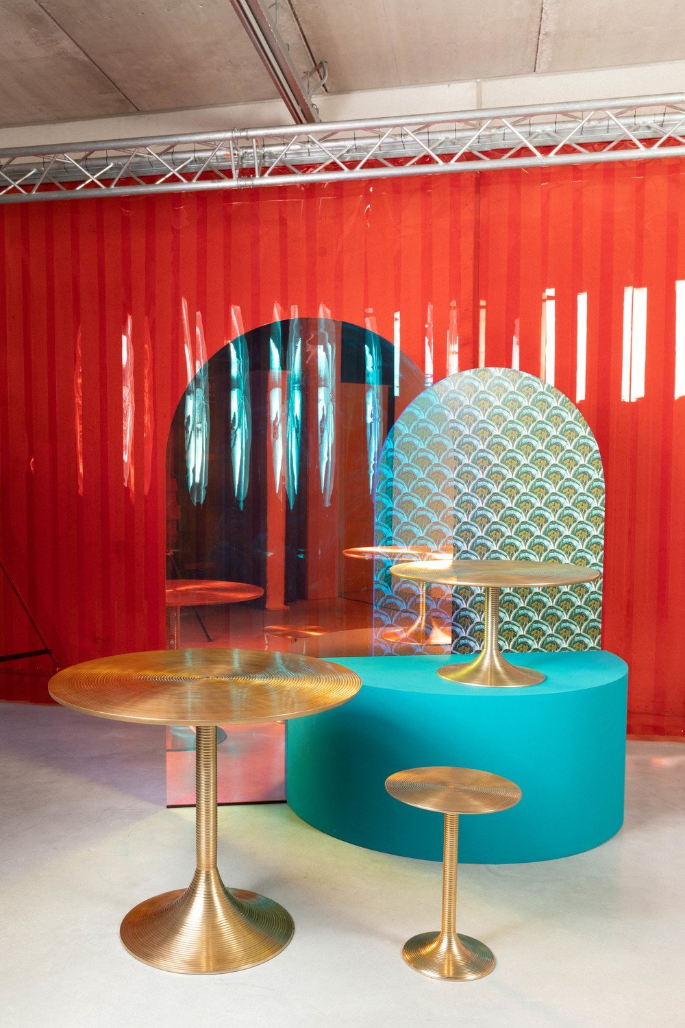 Round Pedestal Side Table | Bold Monkey Hypnotising | Oroa.com