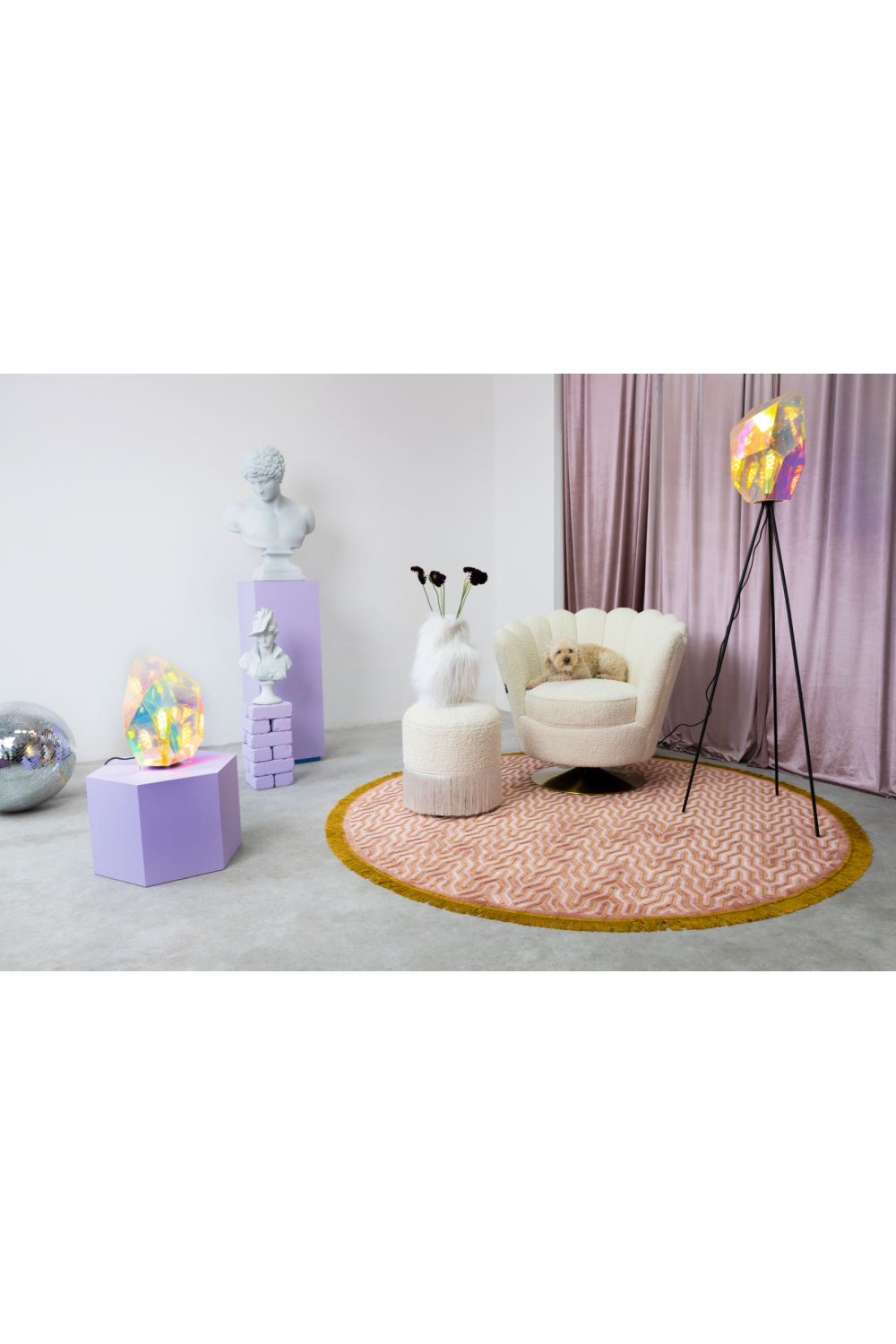 Modern Scalloped Lounge Chair | Oroa.com