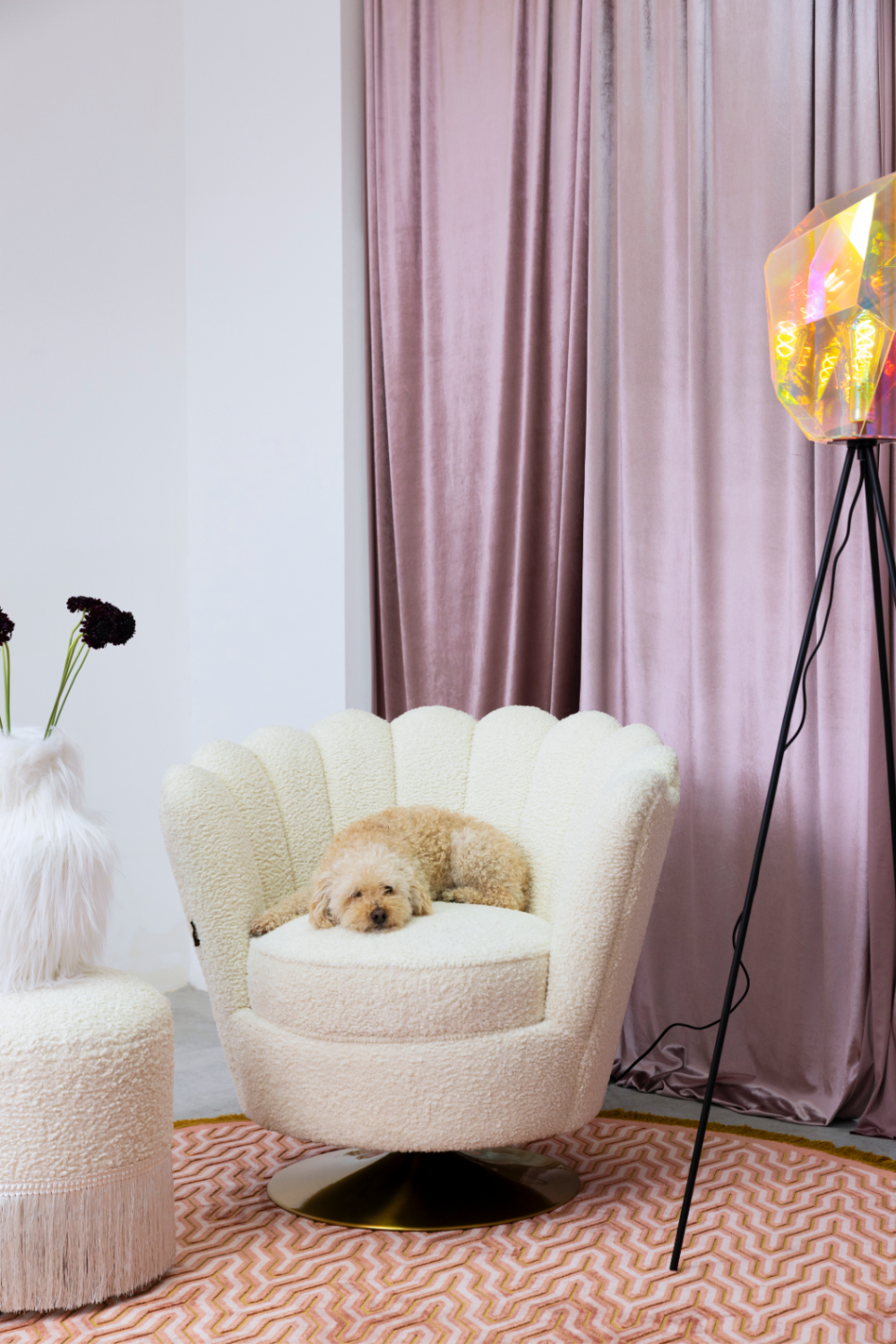 Modern Scalloped Lounge Chair | Oroa.com