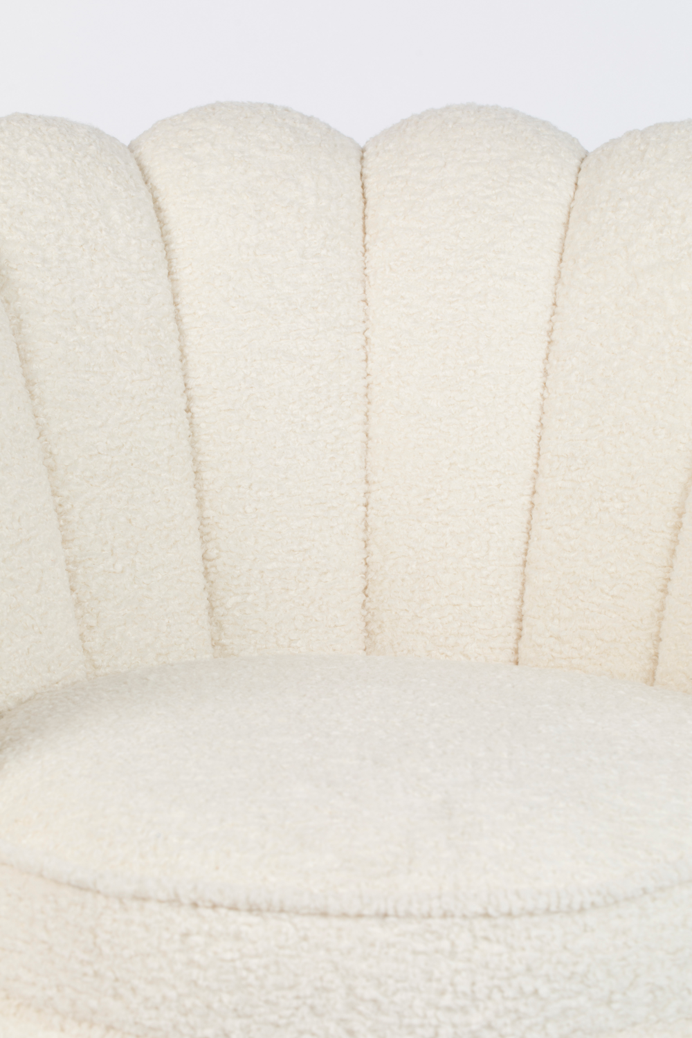 Modern Scalloped Lounge Chair | Oroa.com