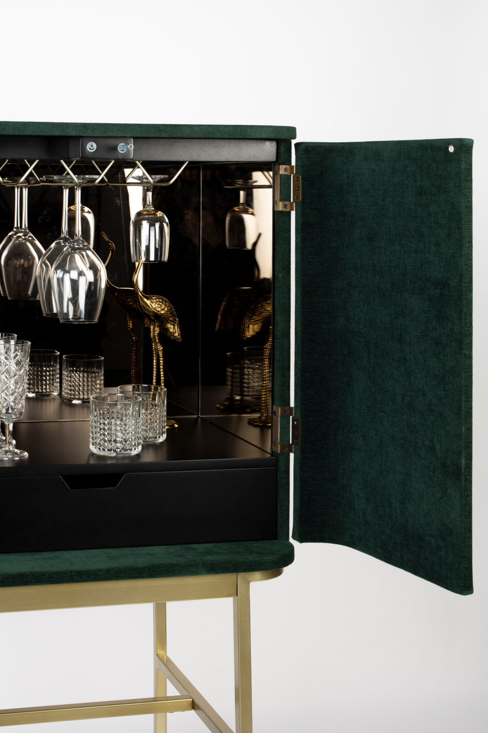 2-Door Mirrored Wine Cabinet | Bold Monkey Ava Morgana | Oroa.com