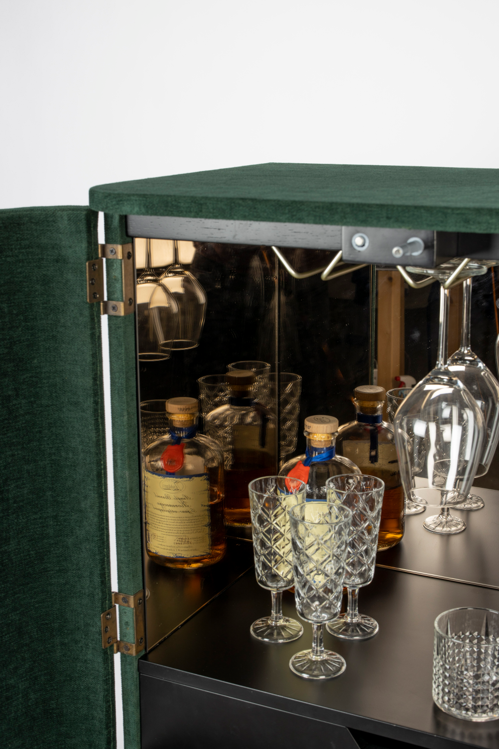 2-Door Mirrored Wine Cabinet | Oroa.com