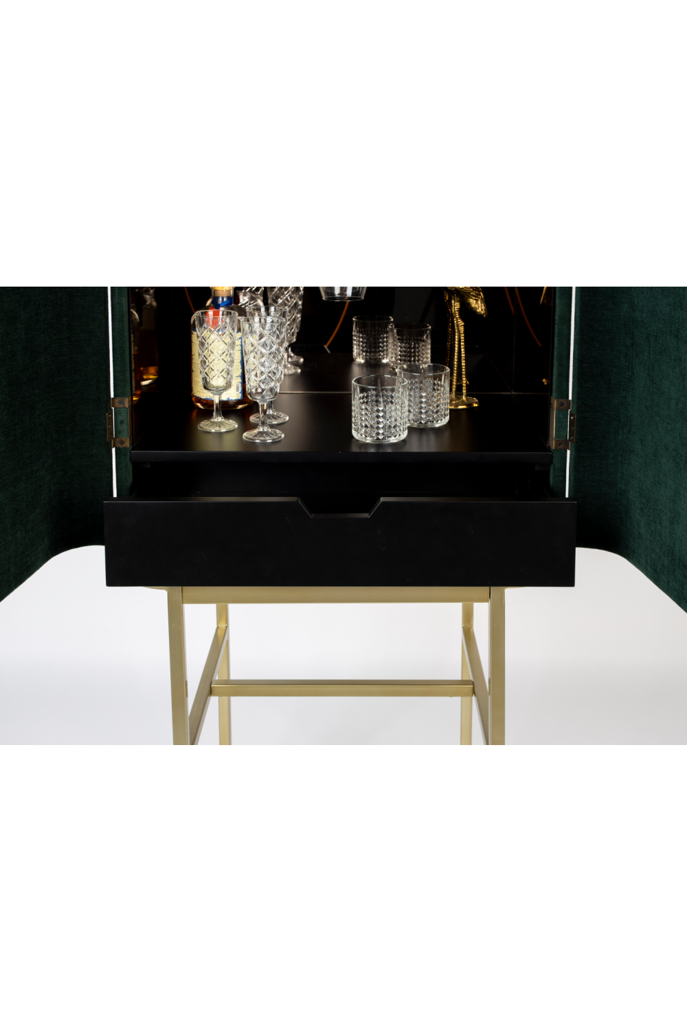 2-Door Mirrored Wine Cabinet | Bold Monkey Ava Morgana | Oroa.com