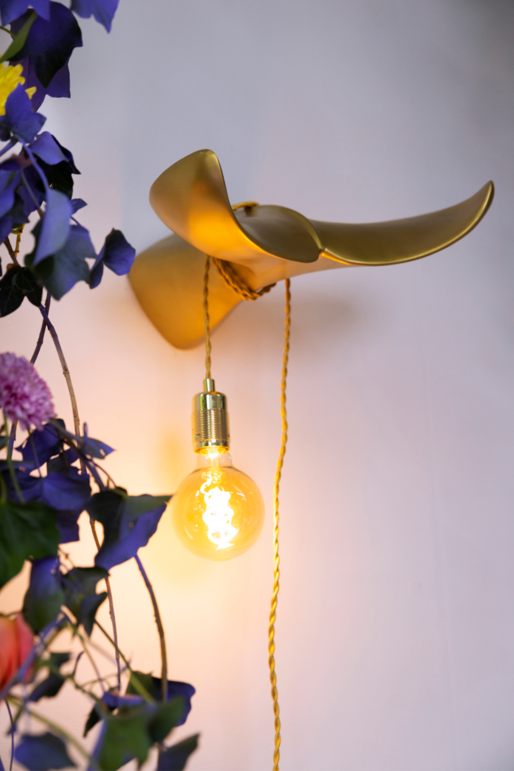 Fish Tail Wall Lamp | Oroa.com