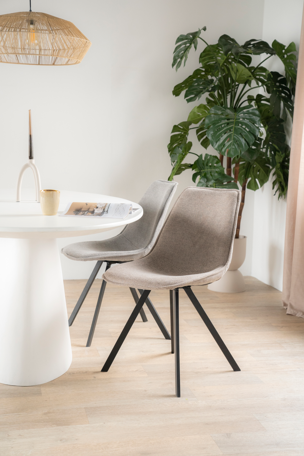 Shell Dining Chairs (2) | Oroa.com