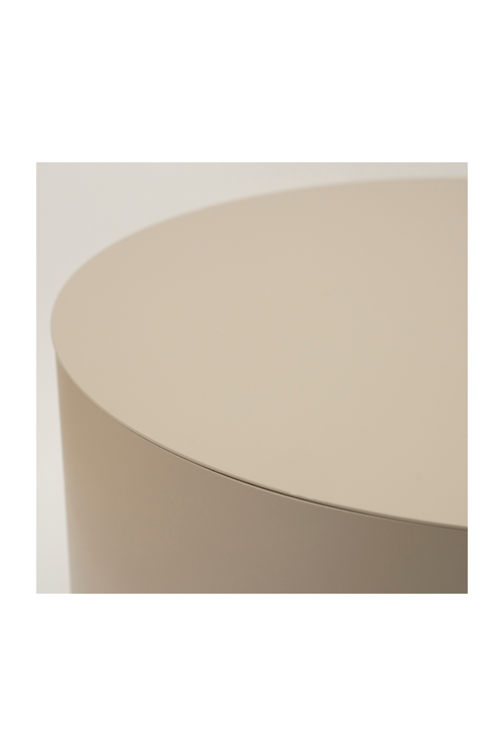 Round Iron Coffee Table | Oroa.com