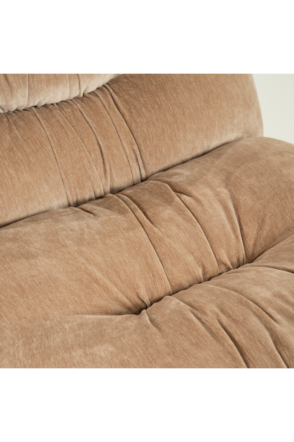 Fully-Upholstered Wrinkled Lounge Chair | Oroa.com