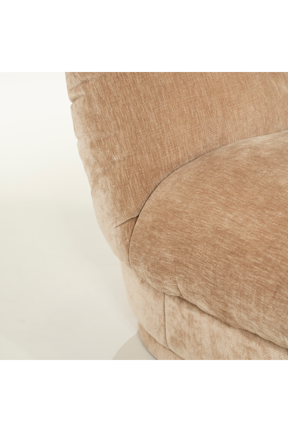 Fully-Upholstered Wrinkled Lounge Chair | Oroa.com