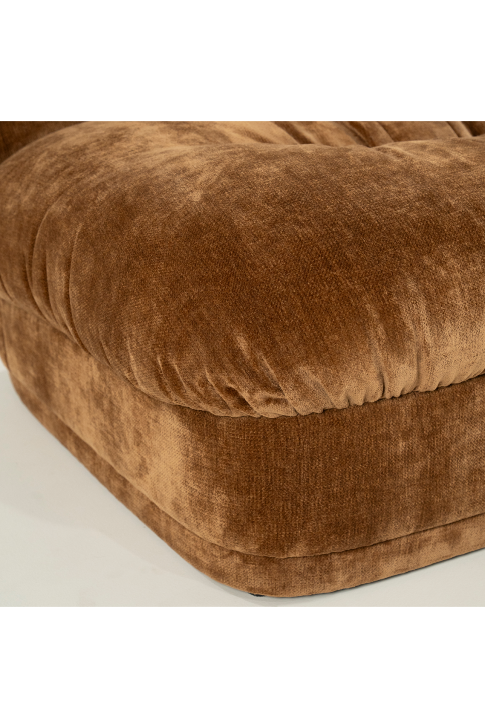 Fully-Upholstered Wrinkled Lounge Chair | Oroa.com