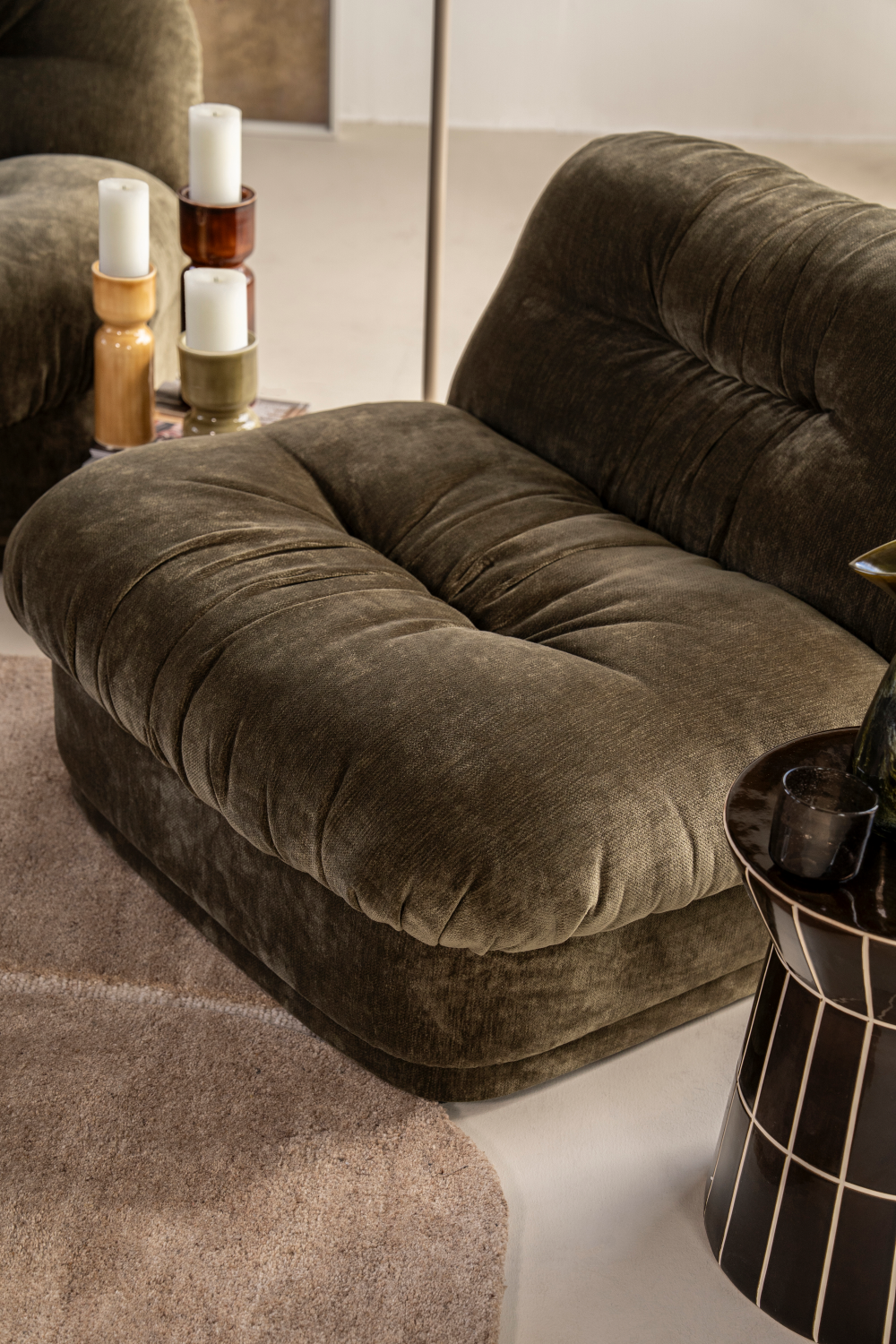 Fully-Upholstered Wrinkled Lounge Chair | Oroa.com