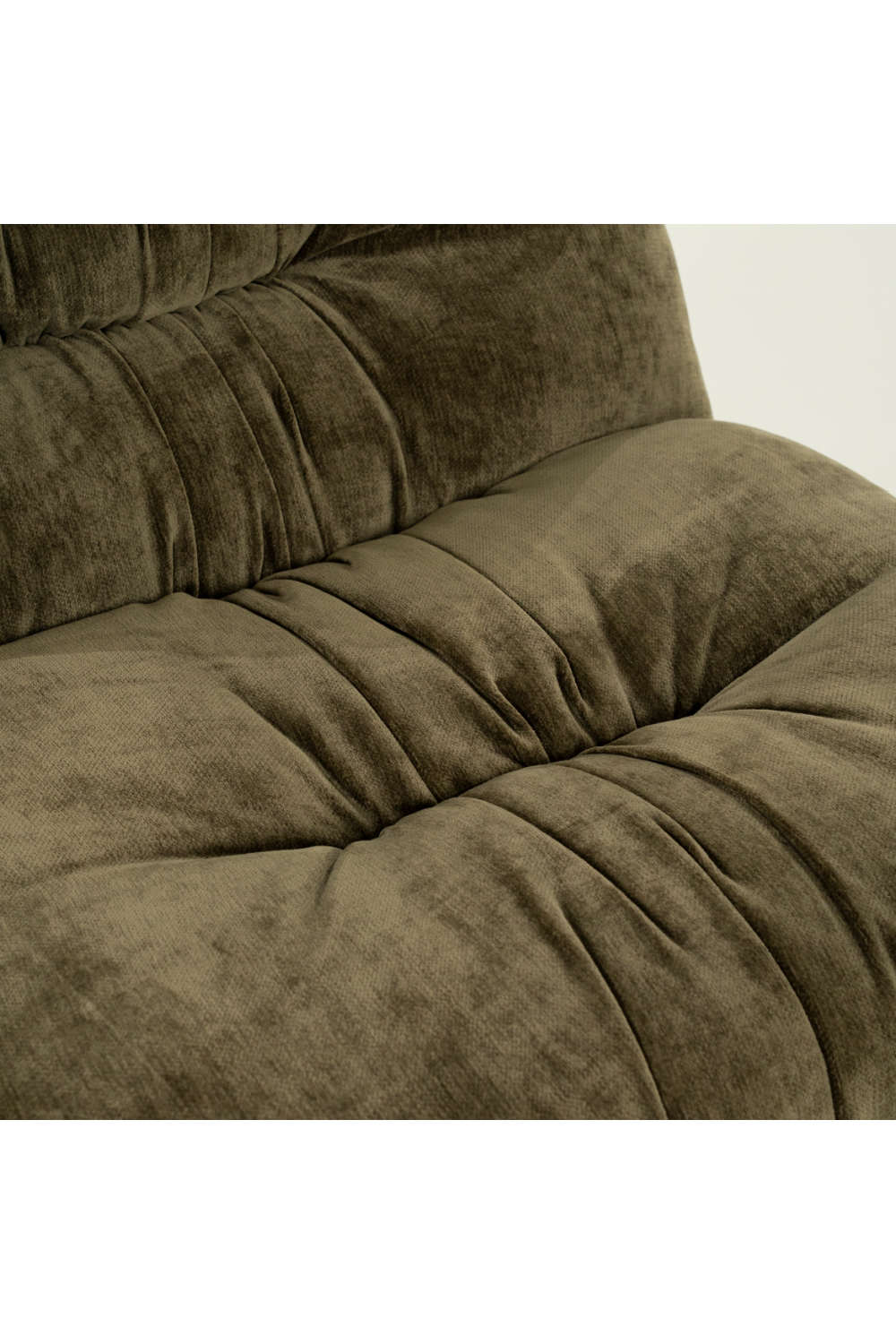 Fully-Upholstered Wrinkled Lounge Chair | Oroa.com