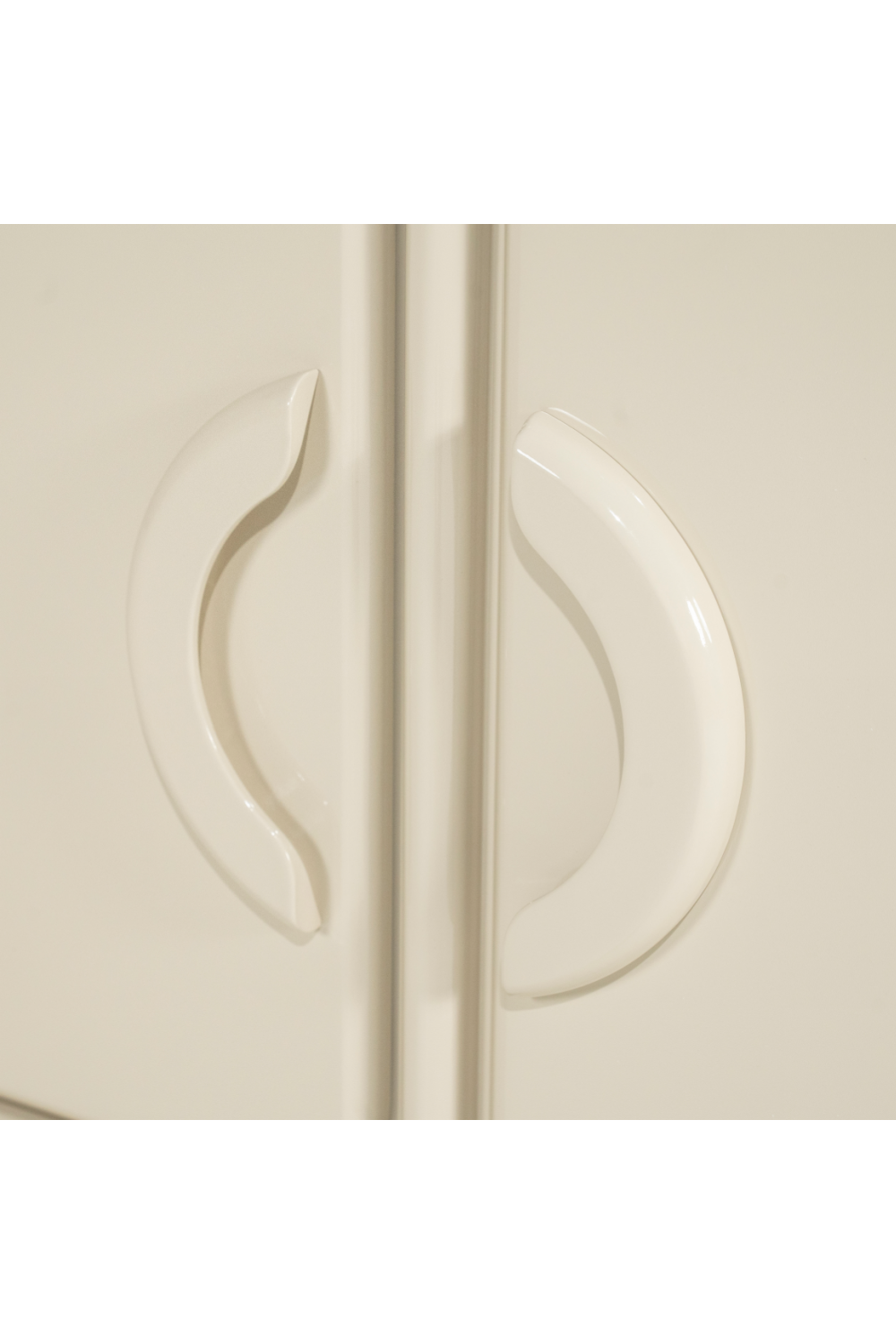 High-gloss 2-Door Dresser | Oroa.com