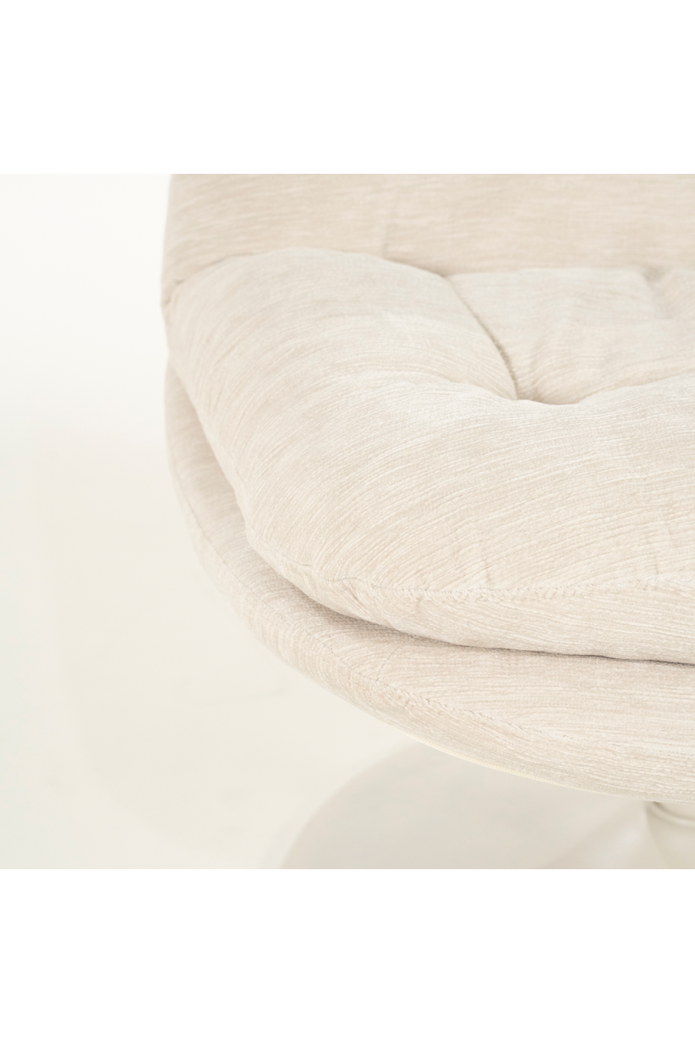 Padded Swivel Lounge Chair | Oroa.com