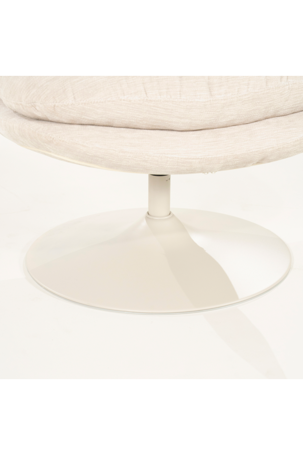 Padded Swivel Lounge Chair | Oroa.com