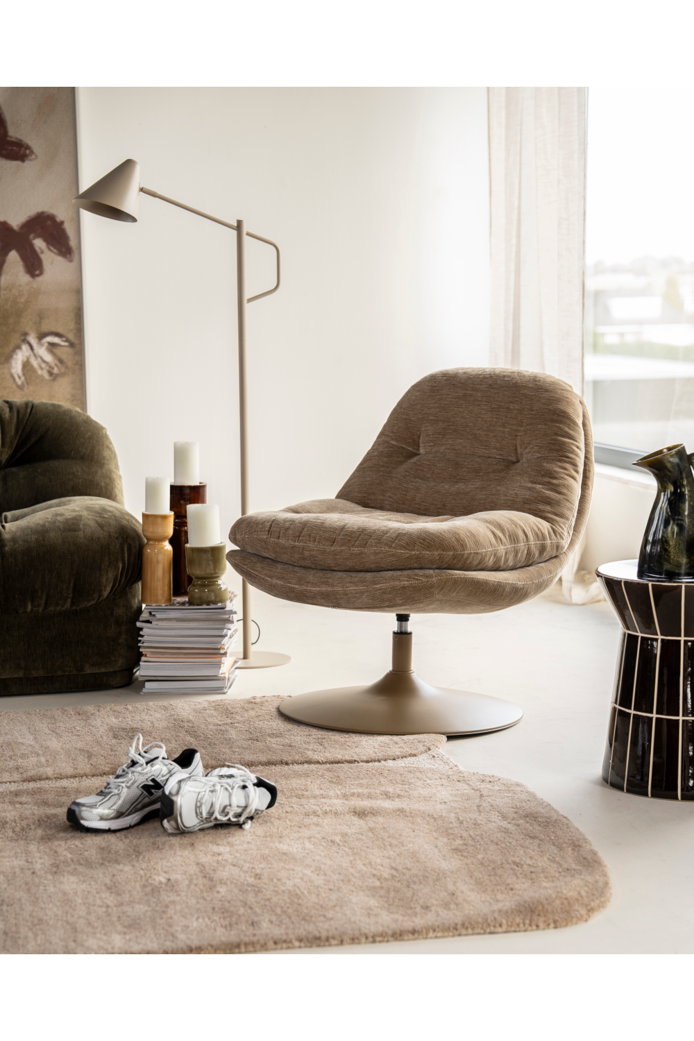 Padded Swivel Lounge Chair | Oroa.com