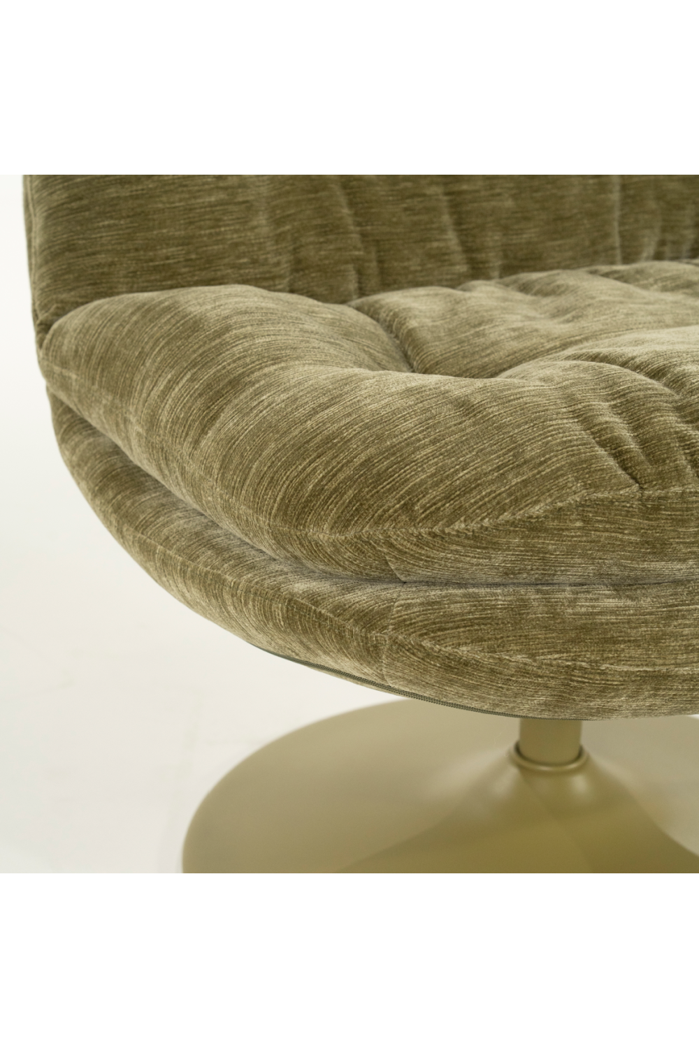 Padded Swivel Lounge Chair | Oroa.com