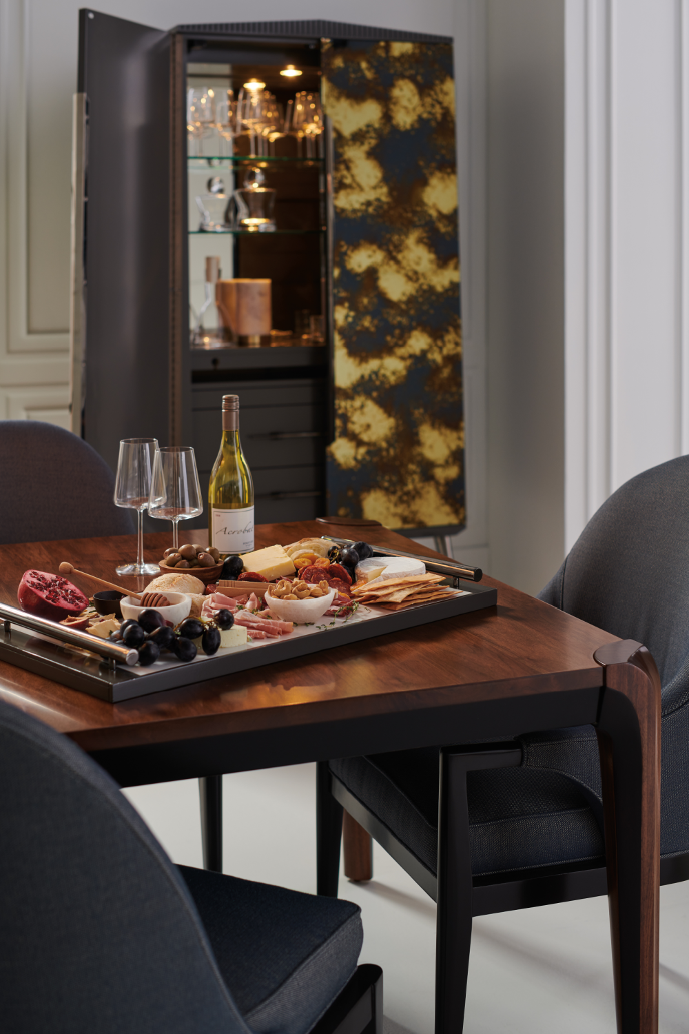 Extendable Dining Table | Caracole Room For More | Oroa.com