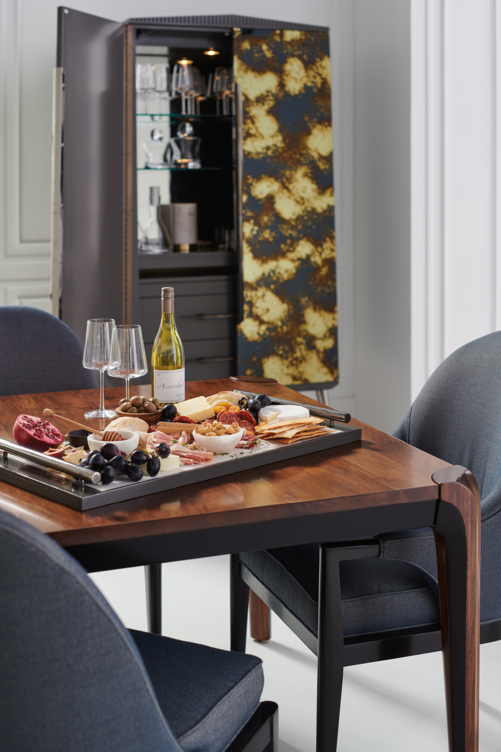 Extendable Dining Table | Caracole Room For More | Oroa.com