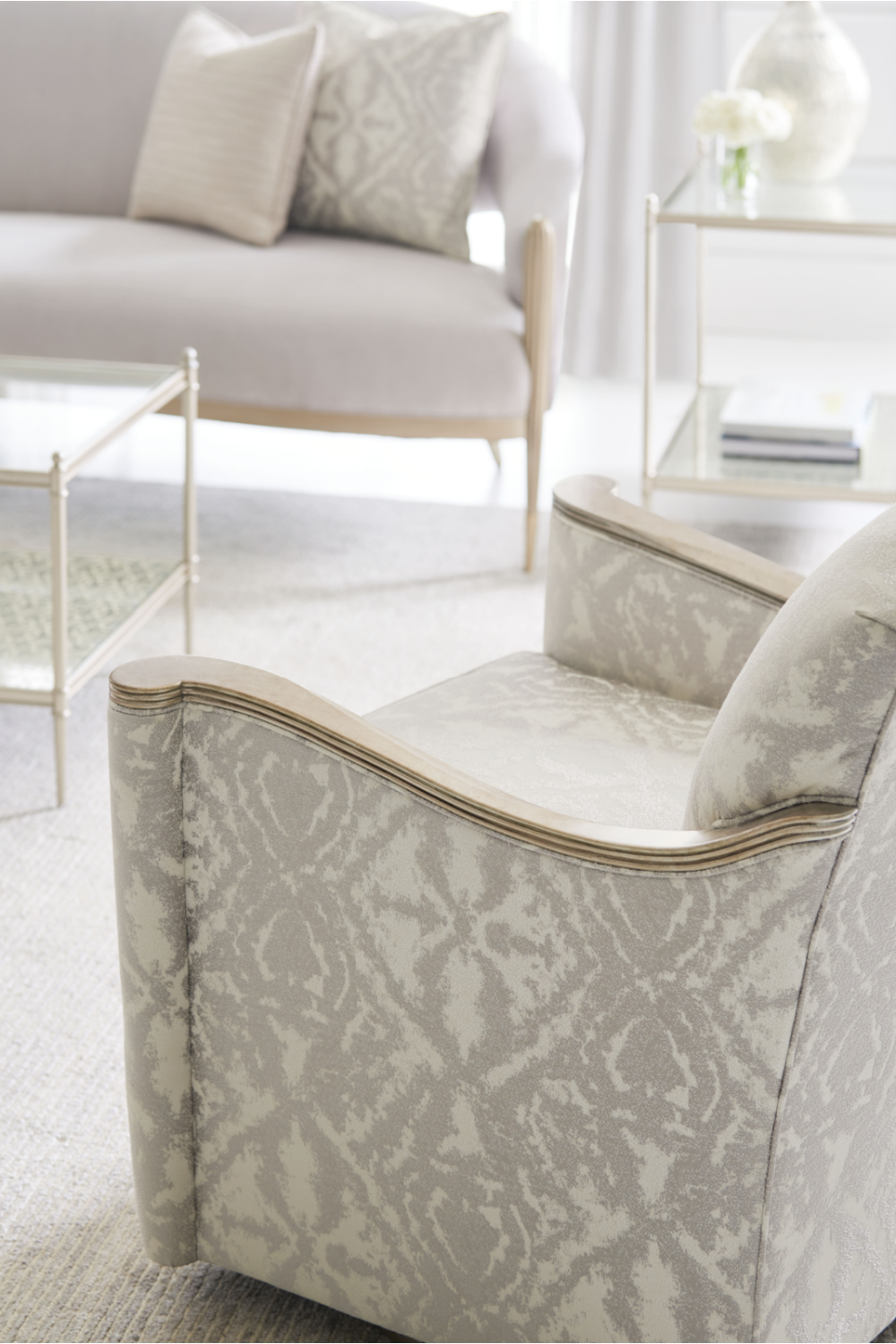 Mid-Century Modern Side Table | Caracole Perfectly Adaptable | Oroa.com