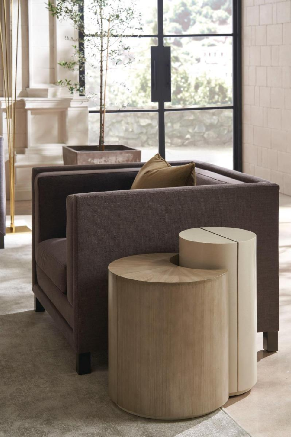 Round Modern Side Table | Caracole Duality | Oroa.com