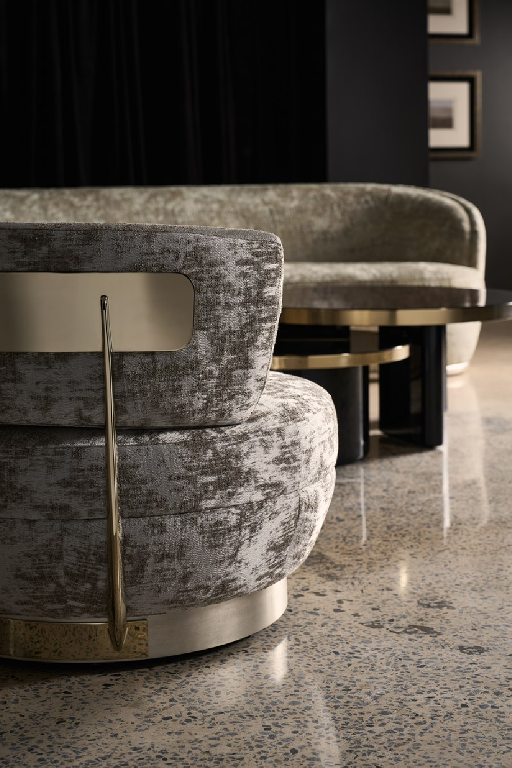 Black Round Coffee Table | Caracole Umbra | Oroa.com