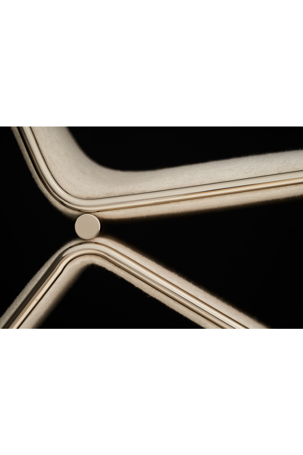 Modern Sculptural Lounge Chair | Caracole Parallax | Oroa.com