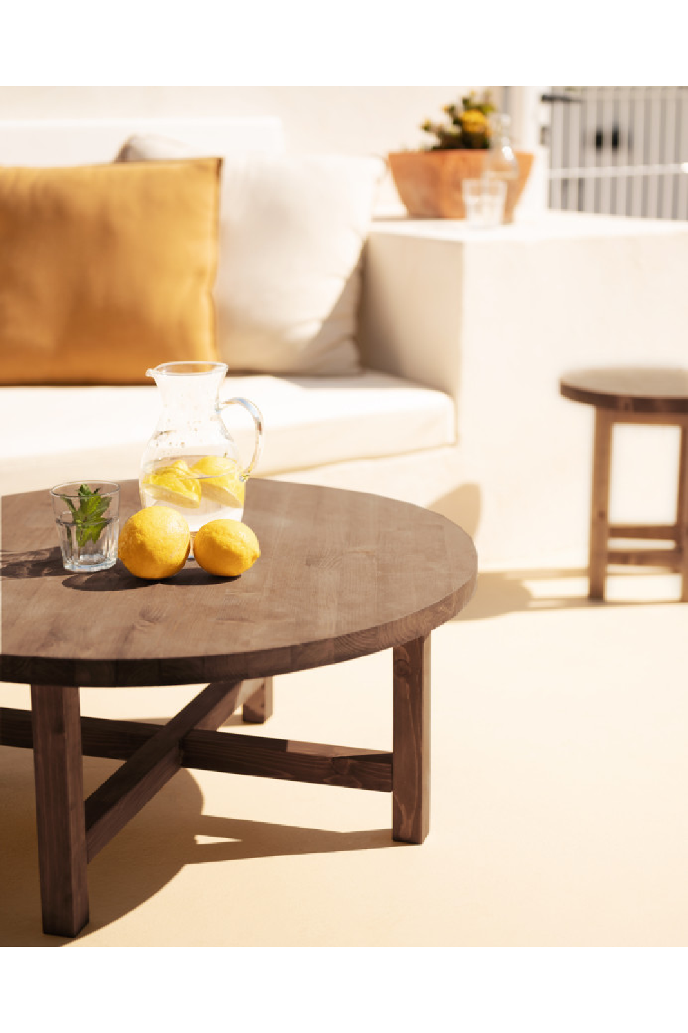 Round Solid Wood Coffee Table | Decowood Olivia | Oroa.com