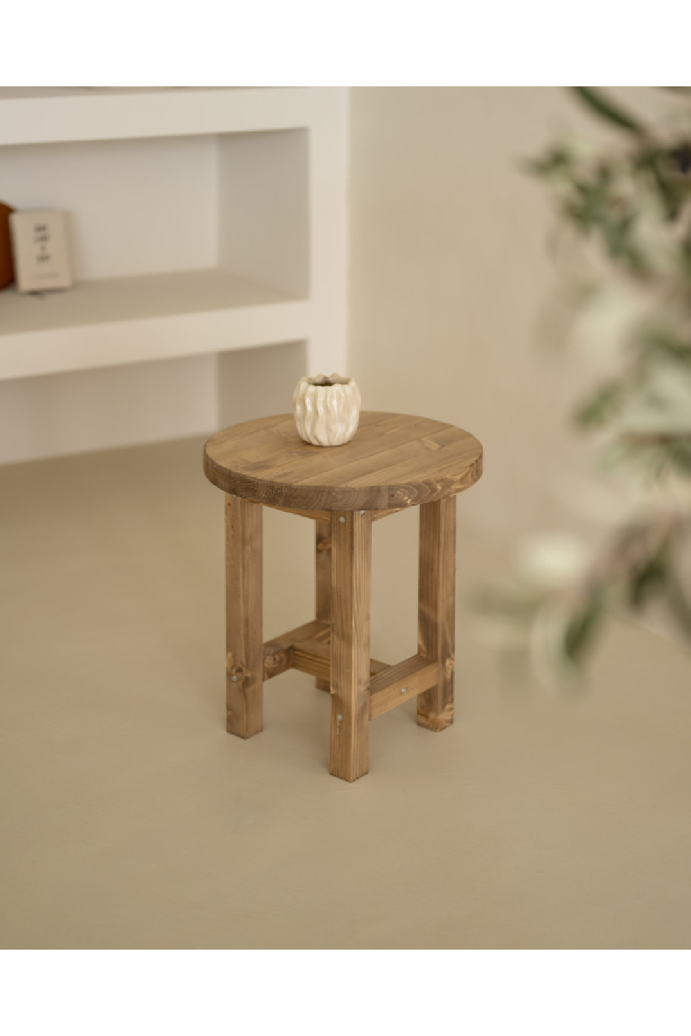 Round Wooden Bedside Table | Decowood Olivia | Oroa.com