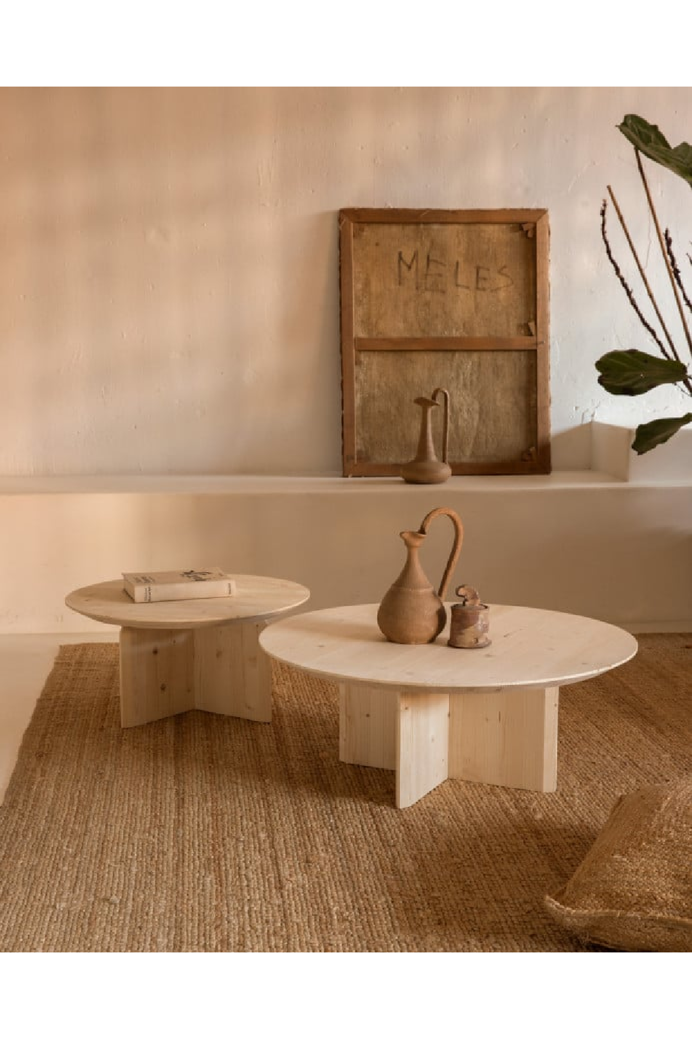 Varnished Wood Round Coffee Table | Decowood Bloom | Oroa.com