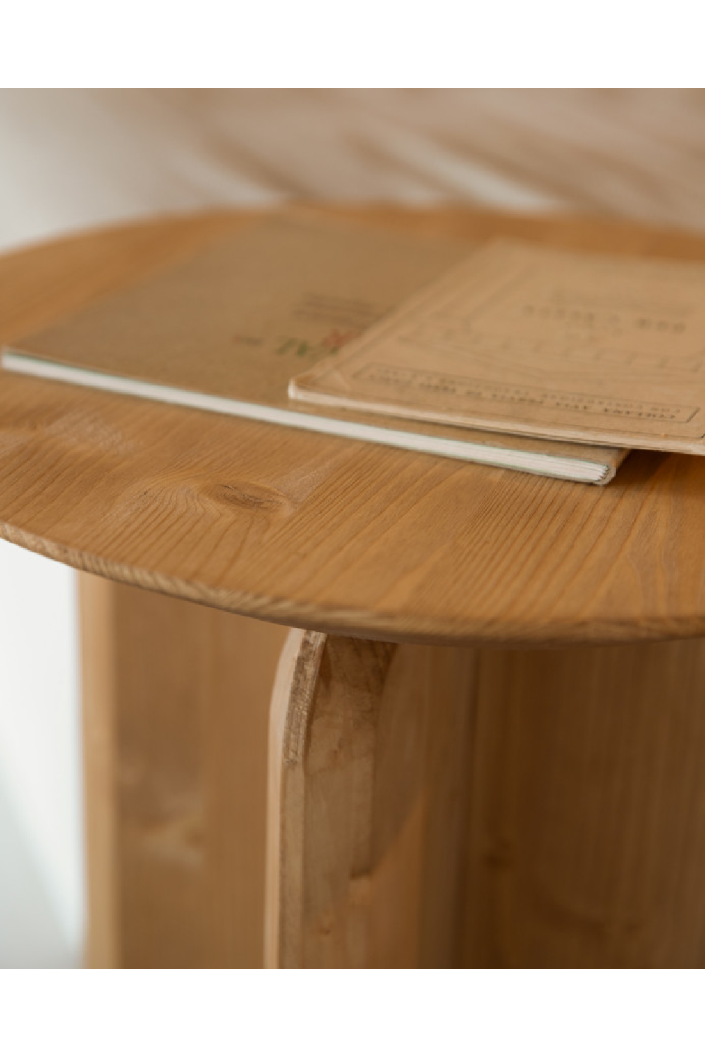 Round Solid Wood Side Table | Decowood Bloom | Oroa.com